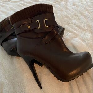 CHARLOTTE RUSSE BROWN SWEATER BOOTIES 6, NWOT
